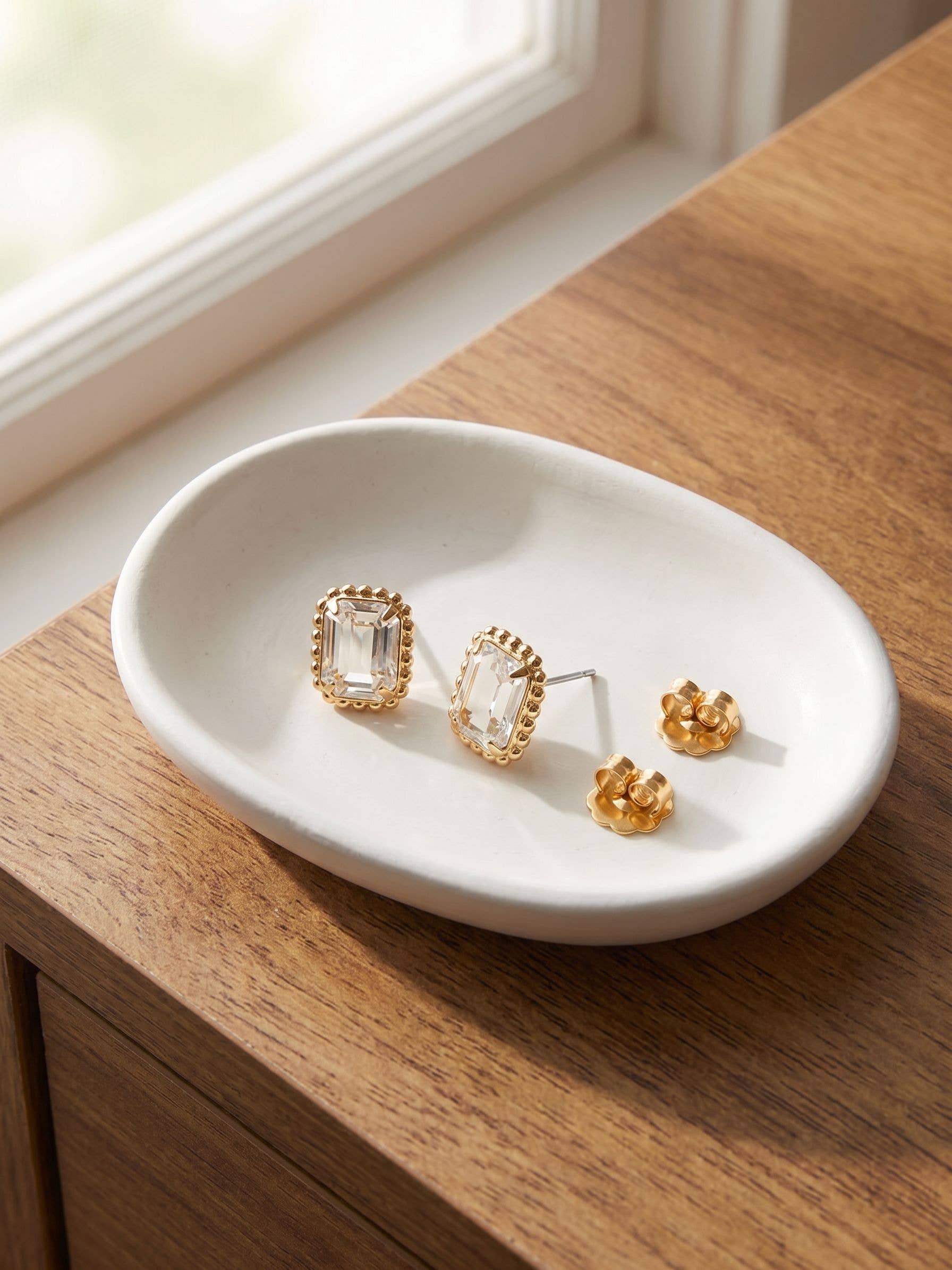 Octavia Scalloped Stud Earrings - EBW18BGCRY: Clear