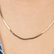 ESSENTIAL NECKLACE